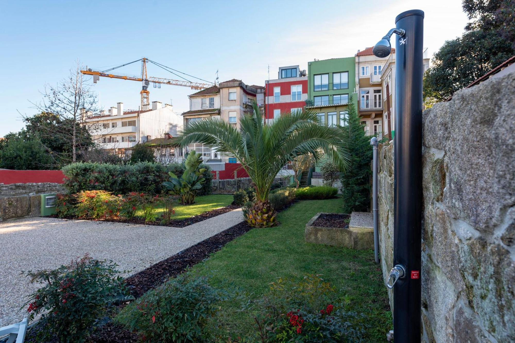 Exotic Flat With Shared Pool & Garden Oporto